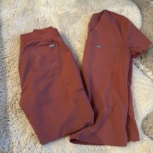 Figs Scrub Set :: Mauve Zamora Joggers MT & Catarina S